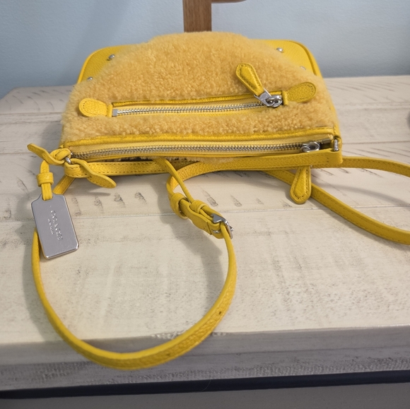 Coach Rhyder Shearling Pochette Banana Crossbody Purse 36490, EUC - Picture 13 of 16